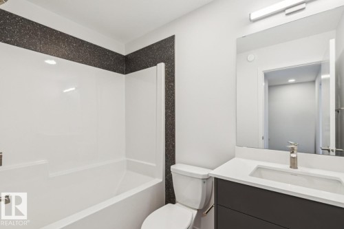 403 30 Street, Edmonton, AB - Indoor Photo Showing Bathroom