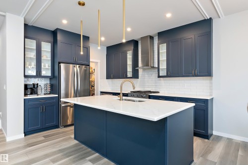 211 Caledon Crescent, Spruce Grove, AB - Indoor Photo Showing Kitchen With Upgraded Kitchen