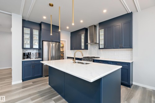 211 Caledon Crescent, Spruce Grove, AB - Indoor Photo Showing Kitchen With Double Sink With Upgraded Kitchen