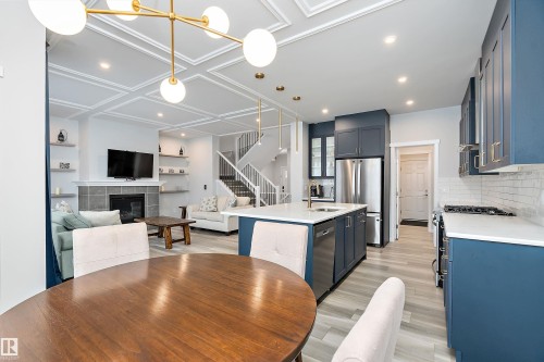 211 Caledon Crescent, Spruce Grove, AB - Indoor Photo Showing Kitchen With Upgraded Kitchen