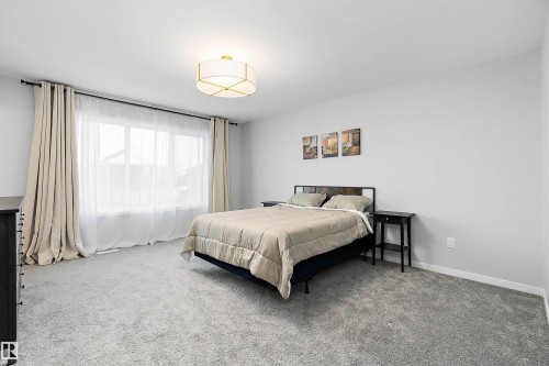 211 Caledon Crescent, Spruce Grove, AB - Indoor Photo Showing Bedroom
