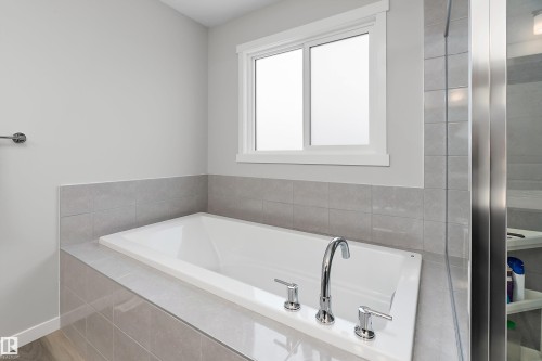 211 Caledon Crescent, Spruce Grove, AB - Indoor Photo Showing Bathroom