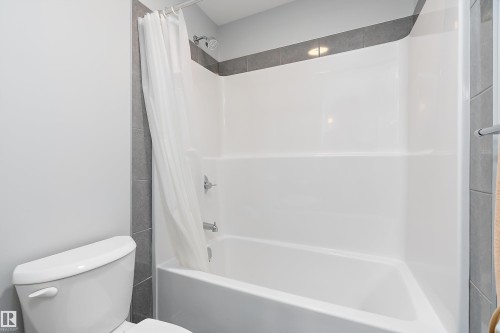 211 Caledon Crescent, Spruce Grove, AB - Indoor Photo Showing Bathroom