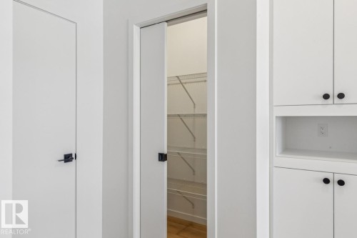 320 30 Street, Edmonton, AB - Indoor Photo Showing Other Room