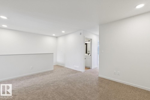 320 30 Street, Edmonton, AB - Indoor Photo Showing Other Room