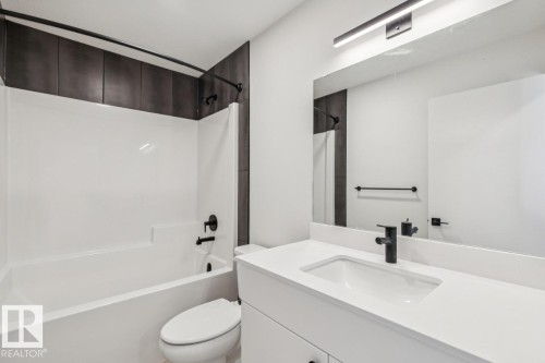 320 30 Street, Edmonton, AB - Indoor Photo Showing Bathroom