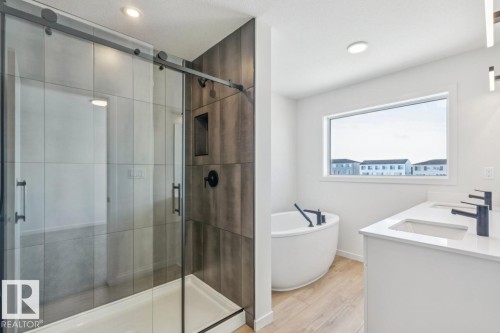 320 30 Street, Edmonton, AB - Indoor Photo Showing Bathroom