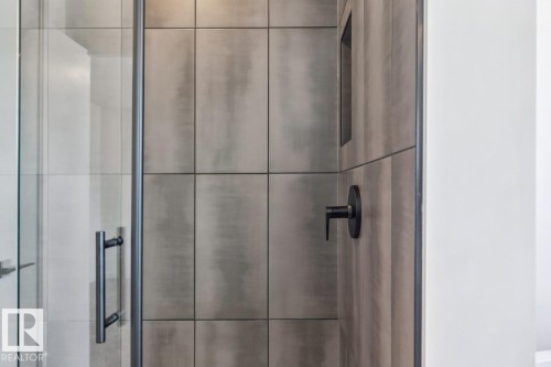 320 30 Street, Edmonton, AB - Indoor Photo Showing Bathroom