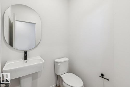 320 30 Street, Edmonton, AB - Indoor Photo Showing Bathroom