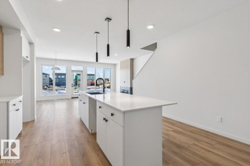 320 30 Street, Edmonton, AB - Indoor Photo Showing Kitchen With Upgraded Kitchen