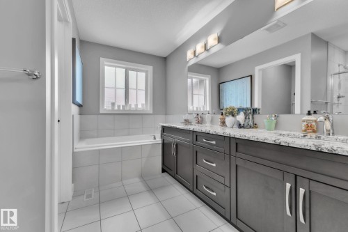 14007 138 Street, Edmonton, AB - Indoor Photo Showing Bathroom