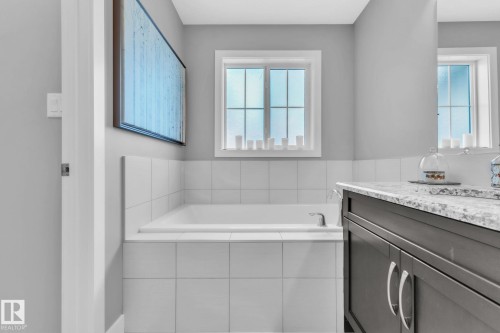 14007 138 Street, Edmonton, AB - Indoor Photo Showing Bathroom