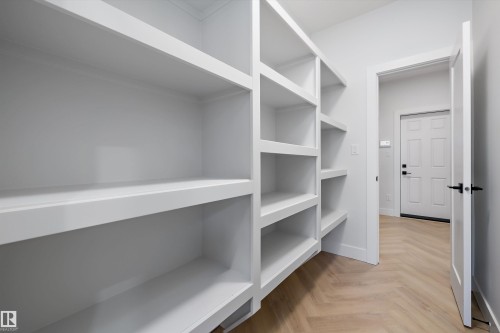 1715 Crossbill Loop, Edmonton, AB - Indoor With Storage