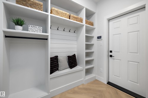 1715 Crossbill Loop, Edmonton, AB - Indoor With Storage