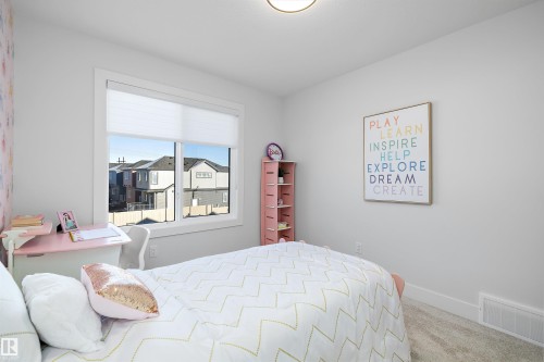 1715 Crossbill Loop, Edmonton, AB - Indoor Photo Showing Bedroom