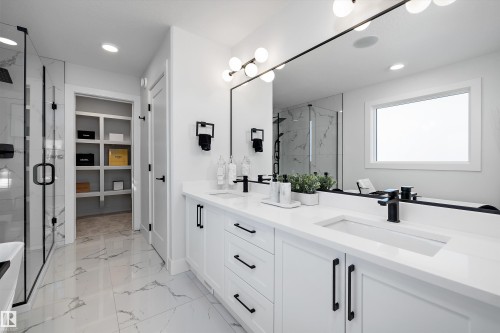 1715 Crossbill Loop, Edmonton, AB - Indoor Photo Showing Bathroom