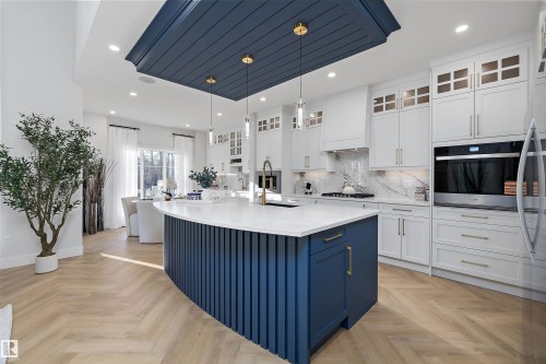 1715 Crossbill Loop, Edmonton, AB - Indoor Photo Showing Kitchen With Upgraded Kitchen