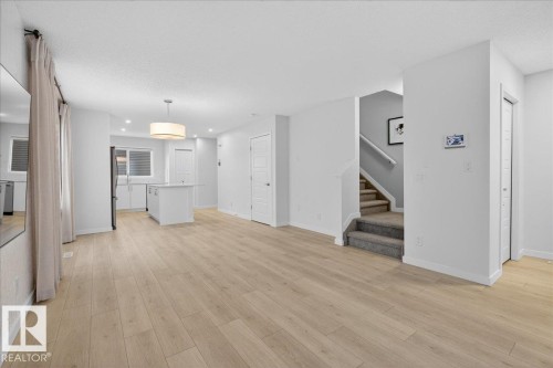 5003 Kinney Link, Edmonton, AB - Indoor