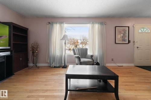 5037 54 Street, Daysland, AB - Indoor