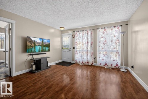 4427 32A Avenue, Edmonton, AB - Indoor