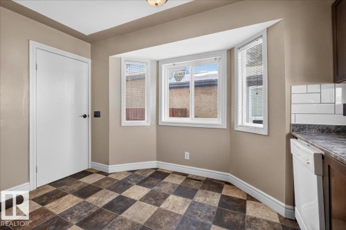 4427 32A Avenue, Edmonton, AB - Indoor Photo Showing Other Room