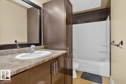 4427 32A Avenue, Edmonton, AB - Indoor Photo Showing Bathroom