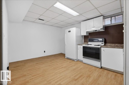 4427 32A Avenue, Edmonton, AB - Indoor Photo Showing Kitchen