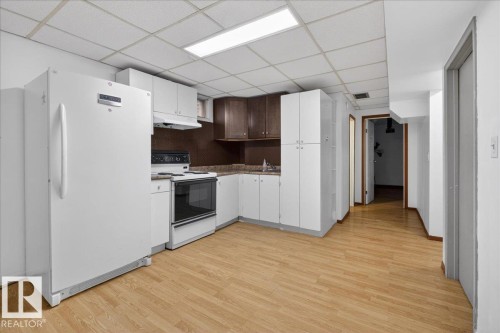 4427 32A Avenue, Edmonton, AB - Indoor Photo Showing Kitchen