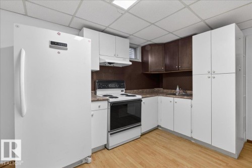 4427 32A Avenue, Edmonton, AB - Indoor Photo Showing Kitchen