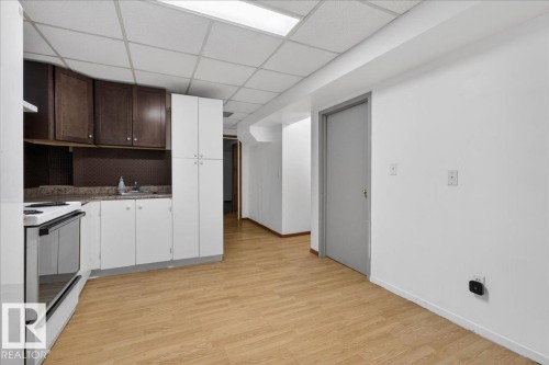 4427 32A Avenue, Edmonton, AB - Indoor Photo Showing Kitchen