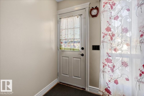 4427 32A Avenue, Edmonton, AB - Indoor Photo Showing Other Room