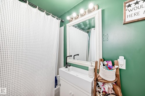 10928 92 Street, Edmonton, AB - Indoor Photo Showing Bathroom