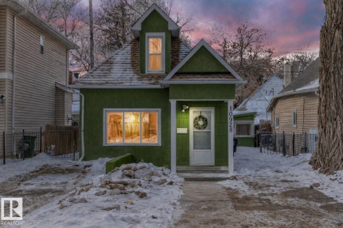 View of front of house with stucco siding - 10928 92 Street, Edmonton, AB - Outdoor