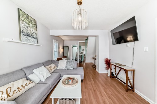 10928 92 Street, Edmonton, AB - Indoor Photo Showing Living Room