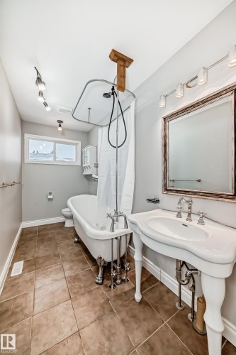 2928 49A Street, Edmonton, AB - Indoor Photo Showing Bathroom