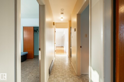 4842 116 Avenue Nw, Edmonton, AB - Indoor Photo Showing Other Room