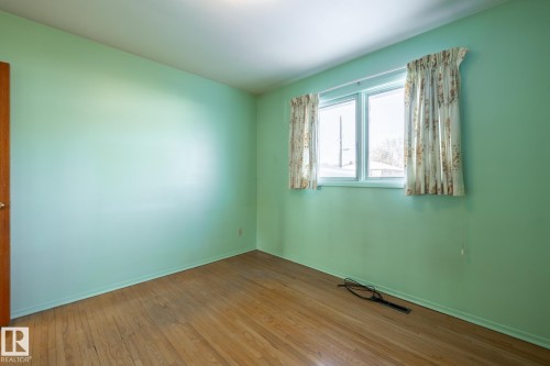 4842 116 Avenue Nw, Edmonton, AB - Indoor Photo Showing Other Room