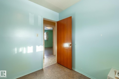 4842 116 Avenue Nw, Edmonton, AB - Indoor Photo Showing Other Room
