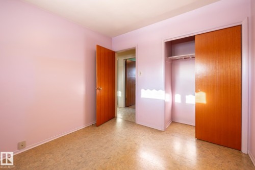 4842 116 Avenue Nw, Edmonton, AB - Indoor Photo Showing Other Room