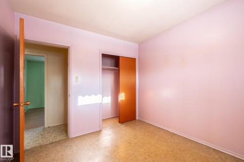 4842 116 Avenue Nw, Edmonton, AB - Indoor Photo Showing Other Room