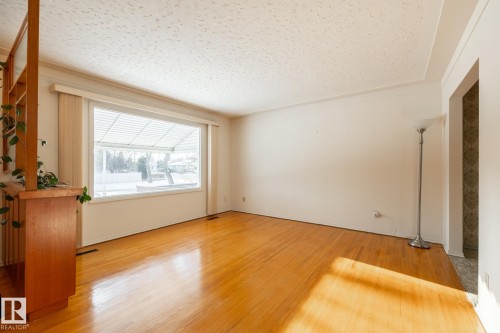 4842 116 Avenue Nw, Edmonton, AB - Indoor Photo Showing Other Room