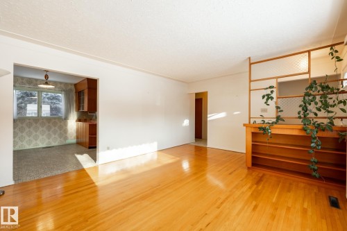 4842 116 Avenue Nw, Edmonton, AB - Indoor Photo Showing Other Room