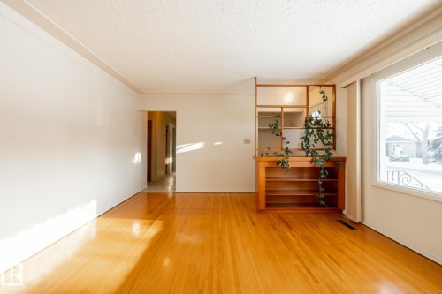 4842 116 Avenue Nw, Edmonton, AB - Indoor Photo Showing Other Room