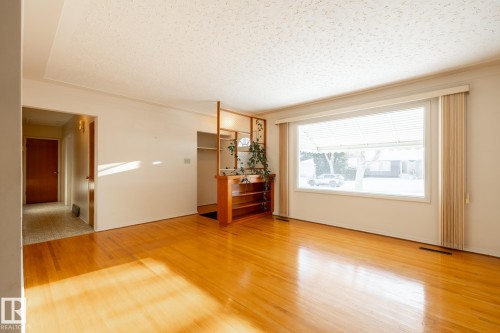 4842 116 Avenue Nw, Edmonton, AB - Indoor Photo Showing Other Room