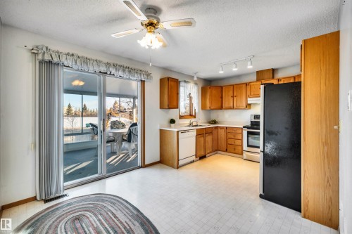 36 303 Twin Brooks Drive, Edmonton, AB - Indoor Photo Showing Kitchen