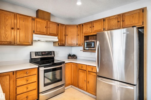 36 303 Twin Brooks Drive, Edmonton, AB - Indoor Photo Showing Kitchen