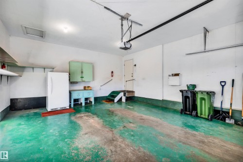 36 303 Twin Brooks Drive, Edmonton, AB - Indoor Photo Showing Garage