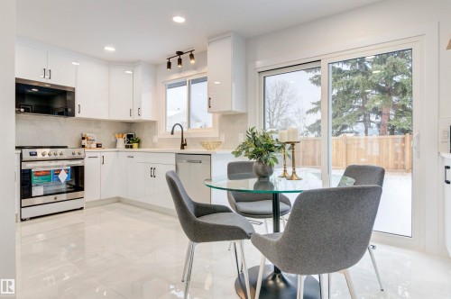 2712 41 Street, Edmonton, AB - Indoor