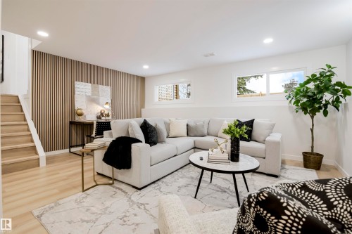 2712 41 Street, Edmonton, AB - Indoor Photo Showing Living Room