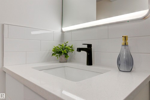 2712 41 Street, Edmonton, AB - Indoor Photo Showing Bathroom